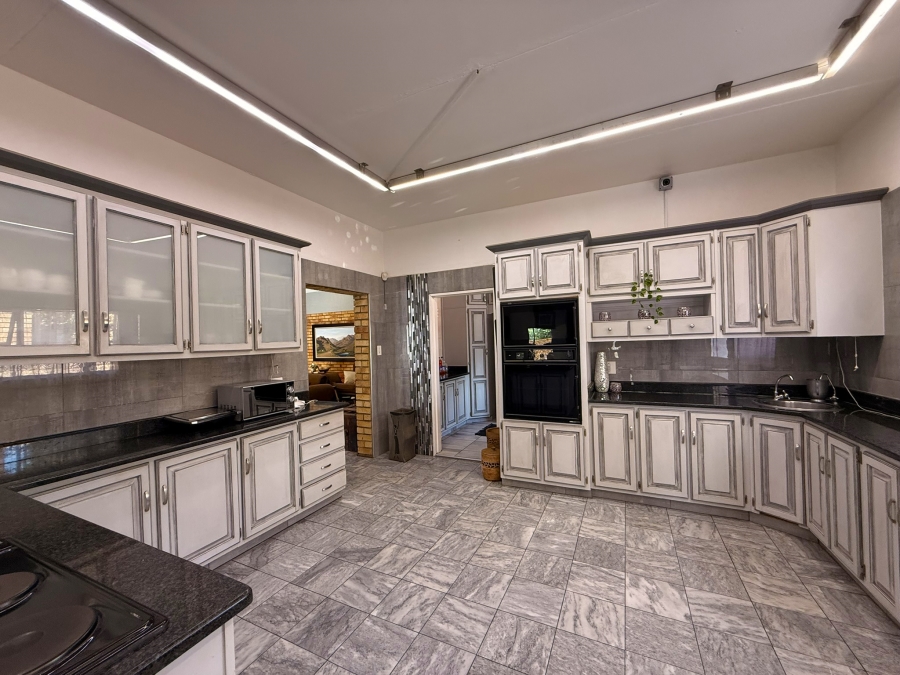 6 Bedroom Property for Sale in Van Der Hoff Park North West